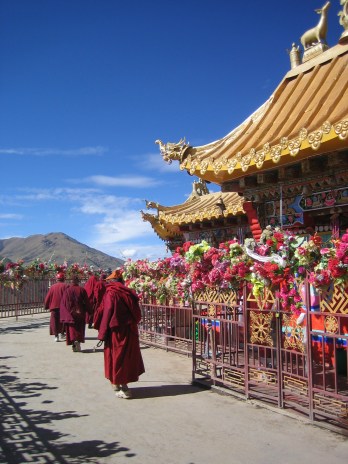 circumambulating-at-larung-gar